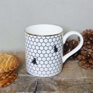 mug-tasse-abeille-mamaisondartistes-poercelaine-rory-dobner-decoration-interieur-art-artiste
